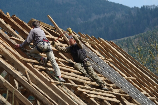 découvrez le coût moyen pour la rénovation de charpente et toiture au mètre carré. obtenez des conseils et estimations précises pour planifier vos travaux efficacement.