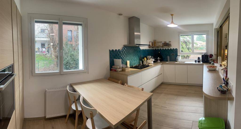 découvrez le coût moyen pour la rénovation d'une cuisine de 10m², incluant matériaux, main-d'œuvre et conseils pour optimiser votre budget.