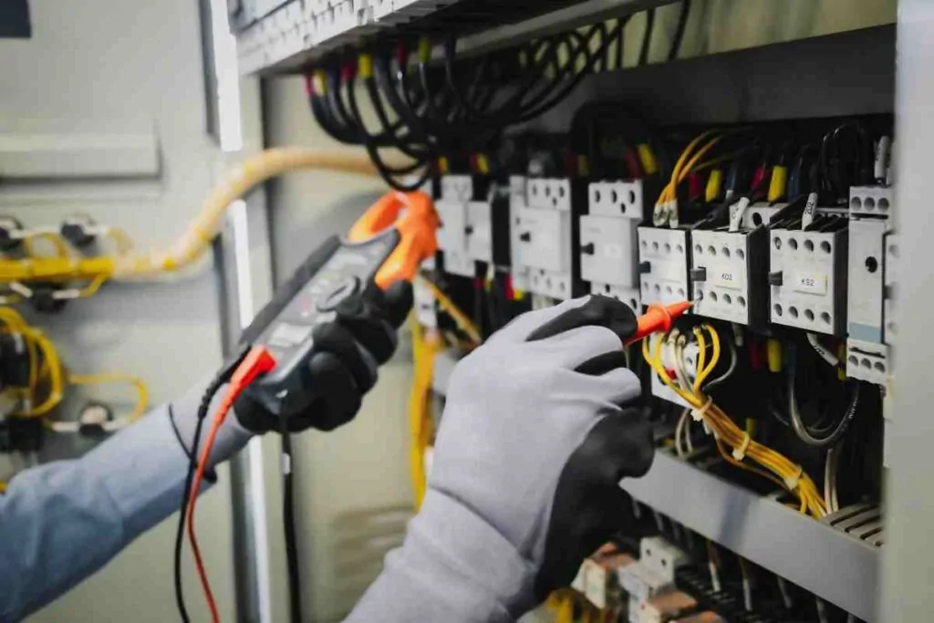 découvrez le coût moyen pour la rénovation électrique de votre maison, incluant les tarifs des matériaux, la main-d'œuvre et les conseils pour un budget maîtrisé.