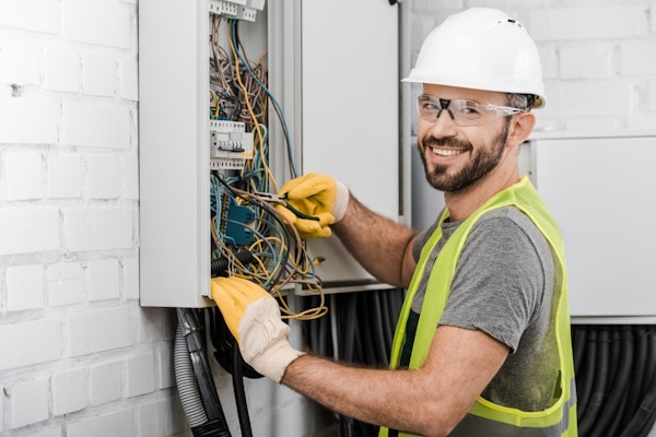 découvrez le coût moyen de la rénovation électrique au mètre carré pour planifier efficacement vos travaux et optimiser votre budget.