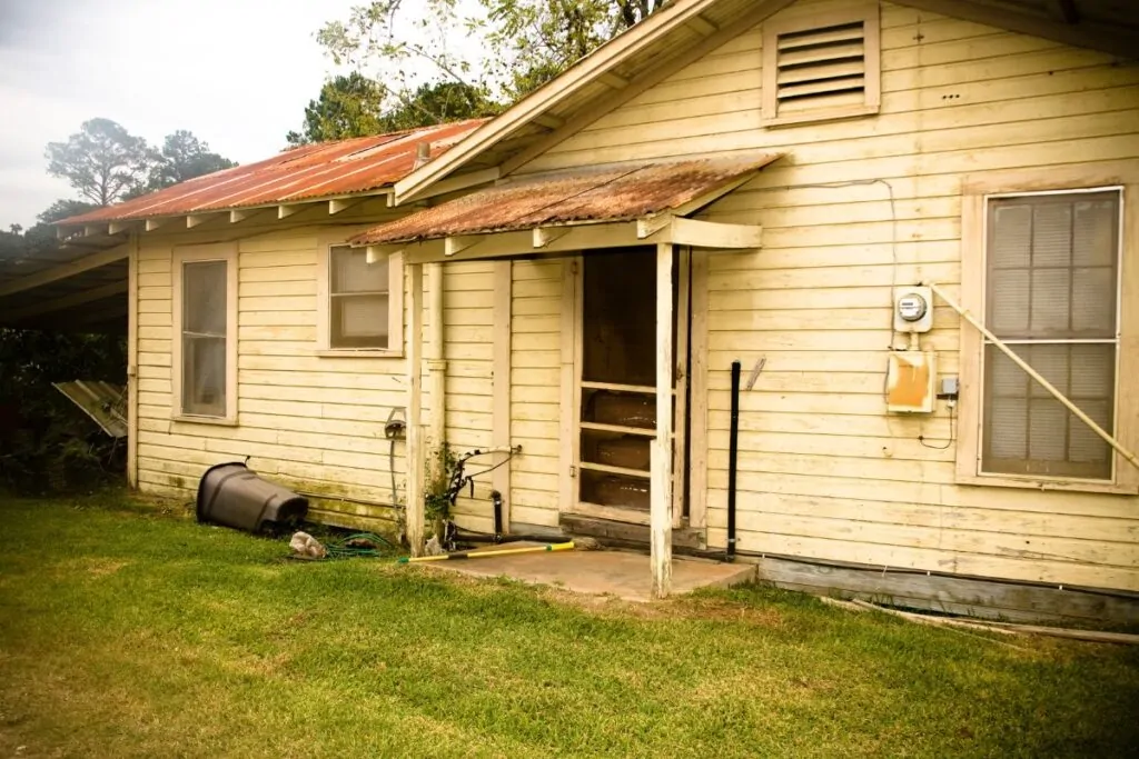 découvrez le coût estimatif pour la rénovation d'une maison de 180 m², incluant les prix moyens des matériaux, de la main-d'œuvre et des finitions pour un projet réussi.