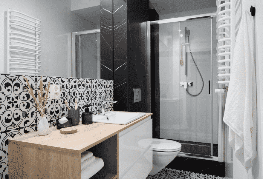 découvrez le coût moyen pour l'aménagement ou la rénovation d'une salle de bain de 6m2, avec des conseils pour optimiser votre budget et choisir les meilleurs matériaux.