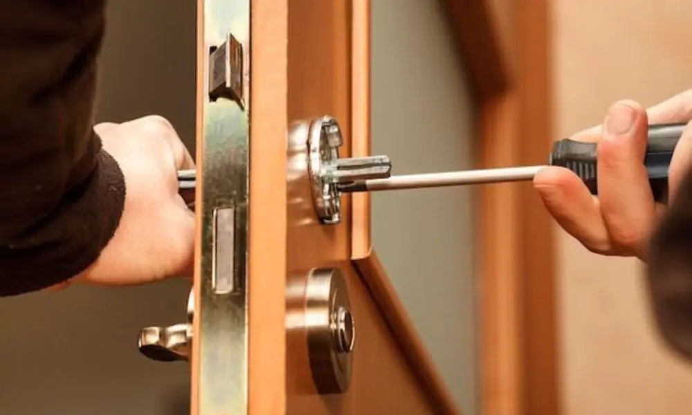 découvrez nos tarifs pour un serrurier en urgence le week-end à paris 20. intervention rapide et prix transparents pour tous vos besoins de dépannage.