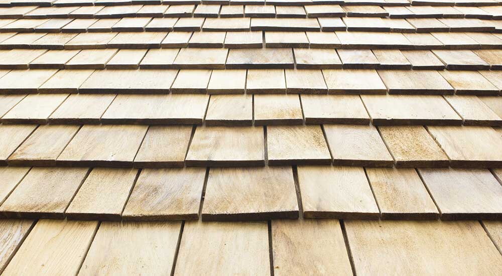 découvrez les facteurs influençant le coût de votre toiture et obtenez des conseils pour optimiser votre budget de rénovation ou construction.