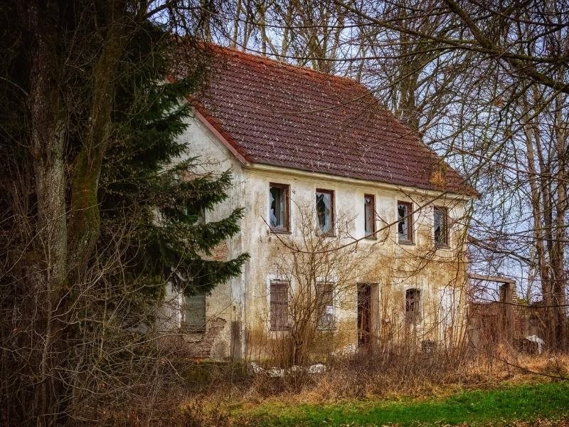 découvrez les coûts de rénovation d'une maison ancienne et obtenez des conseils pour budgétiser efficacement vos travaux de restauration.