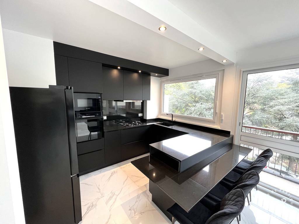 découvrez nos cuisines sur mesure à celle-saint-cloud : des solutions personnalisées pour créer la cuisine de vos rêves, alliant design, fonctionnalité et qualité. demandez votre devis gratuit !