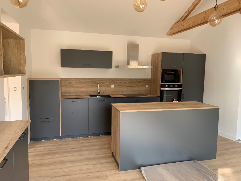 découvrez votre cuisine sur mesure à celle-saint-cloud : conception personnalisée, agencement fonctionnel, matériaux de qualité. profitez d’un accompagnement expert pour créer la cuisine de vos rêves !