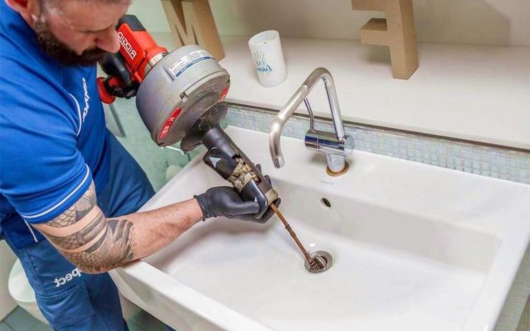 service professionnel de débouchage de canalisation et évier rapide et efficace. solutions durables pour éliminer les bouchons et garantir un écoulement optimal de vos installations sanitaires.