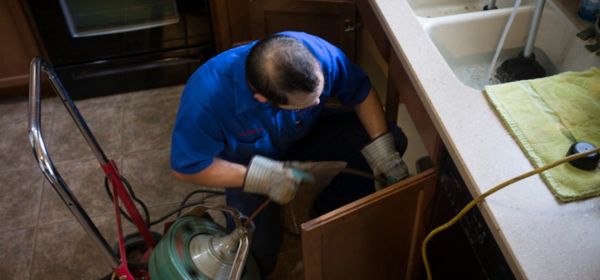 service de débouchage de canalisation rapide à paris, intervention efficace pour résoudre tous vos problèmes de canalisations bouchées.