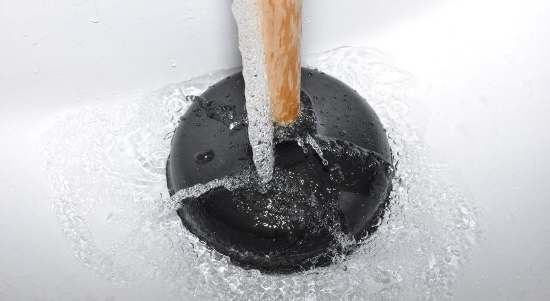 découvrez nos astuces efficaces pour déboucher rapidement votre canalisation de douche et éviter les désagréments. solution simple et rapide garantie !