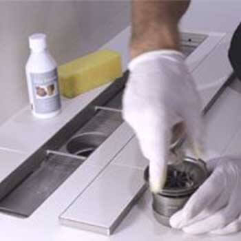 découvrez des méthodes simples et efficaces pour déboucher votre douche rapidement et sans effort. astuces pratiques pour éliminer les obstructions et retrouver un écoulement optimal.