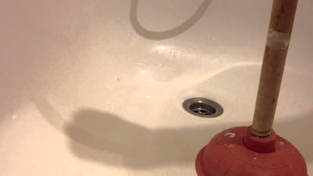 découvrez des astuces simples et efficaces pour déboucher votre douche facilement et rapidement, sans produits chimiques agressifs.