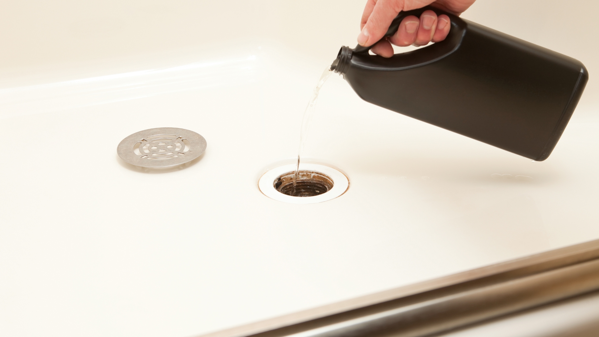 découvrez des méthodes efficaces et rapides pour déboucher votre douche facilement et retrouver un écoulement optimal sans produits chimiques agressifs.