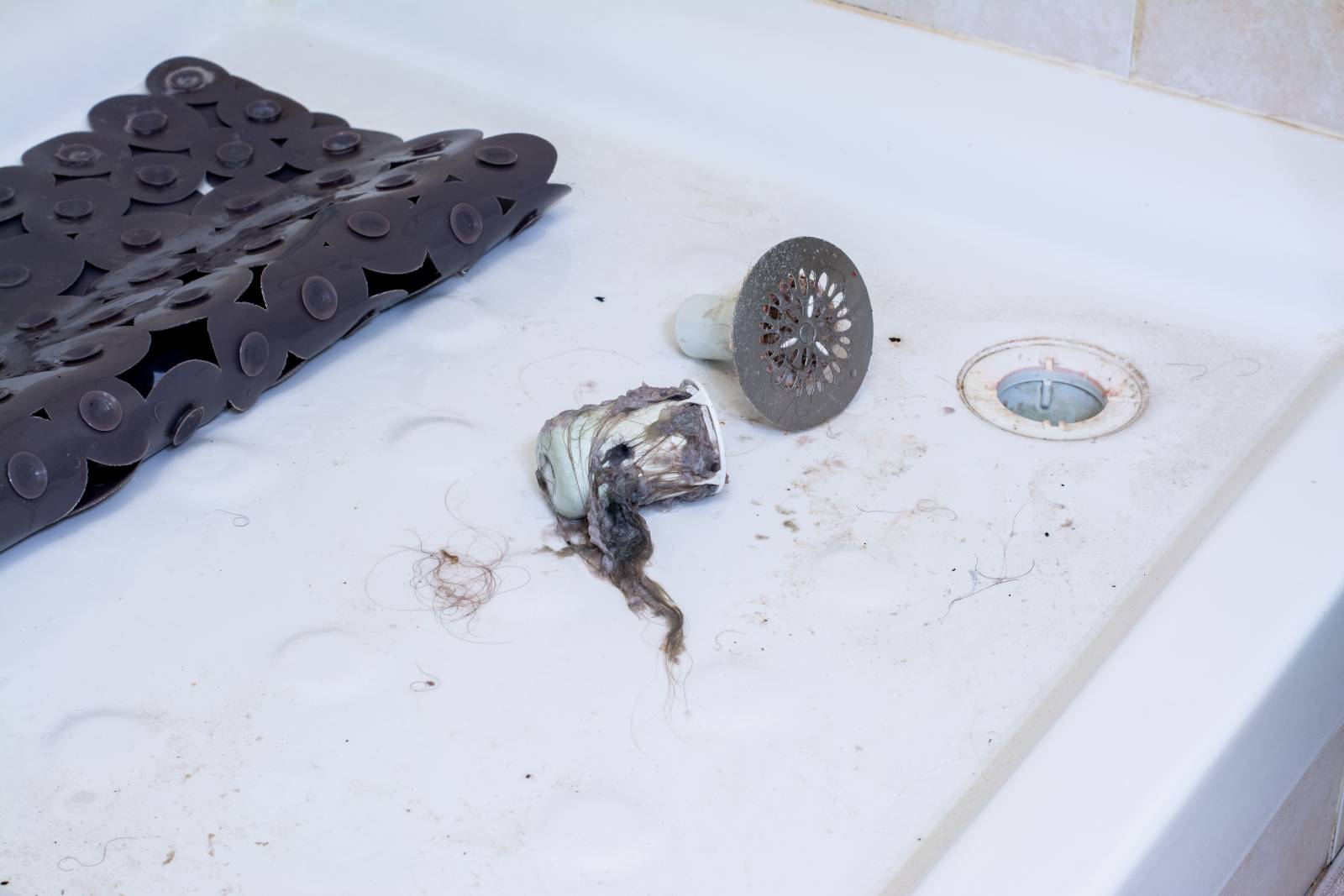 découvrez des méthodes simples et efficaces pour déboucher votre douche rapidement et sans effort.