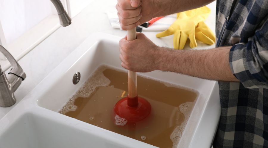 apprenez à déboucher votre évier efficacement grâce à des méthodes simples et rapides, pour un entretien facile et durable de votre plomberie.