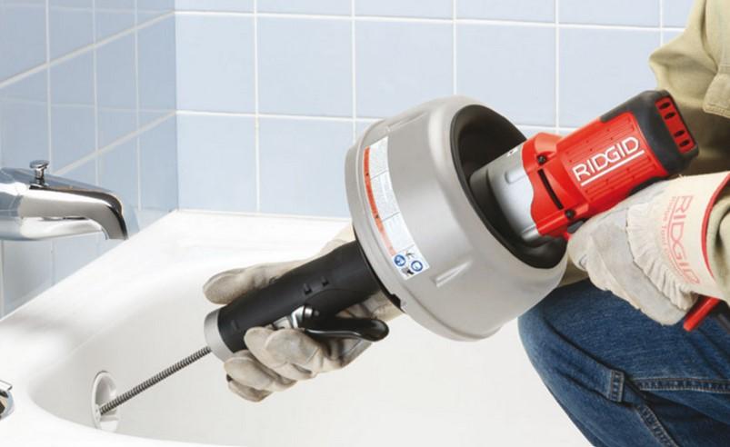 découvrez une méthode efficace pour déboucher votre évier rapidement et facilement, sans produits chimiques agressifs.