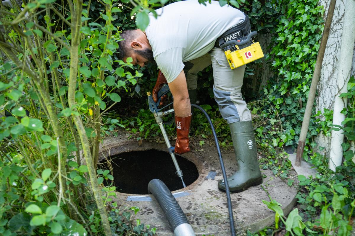 découvrez une méthode efficace pour déboucher votre fosse septique rapidement et en toute sécurité. suivez nos conseils pratiques pour éviter les encombrements et entretenir votre système de manière optimale.
