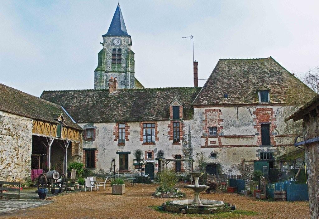 découvrez saint-cyr-sous-dourdan, un charmant village offrant un patrimoine riche, des paysages naturels magnifiques et une ambiance conviviale idéale pour des visites en famille ou des escapades paisibles.
