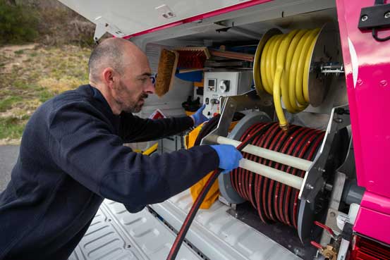 dégorgement canalisation : découvrez nos solutions efficaces pour éliminer définitivement les bouchons et assurer un écoulement optimal de vos canalisations.