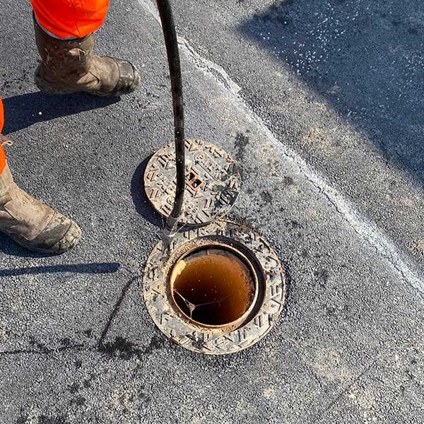 service rapide de dégorgement de canalisation pour éliminer efficacement les bouchons et éviter les mauvaises odeurs. intervention rapide et professionnelle garantie.