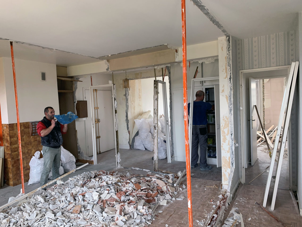 service professionnel de démolition d'appartements à paris, rapide et sécurisé, pour tous vos projets de rénovation ou réaménagement.