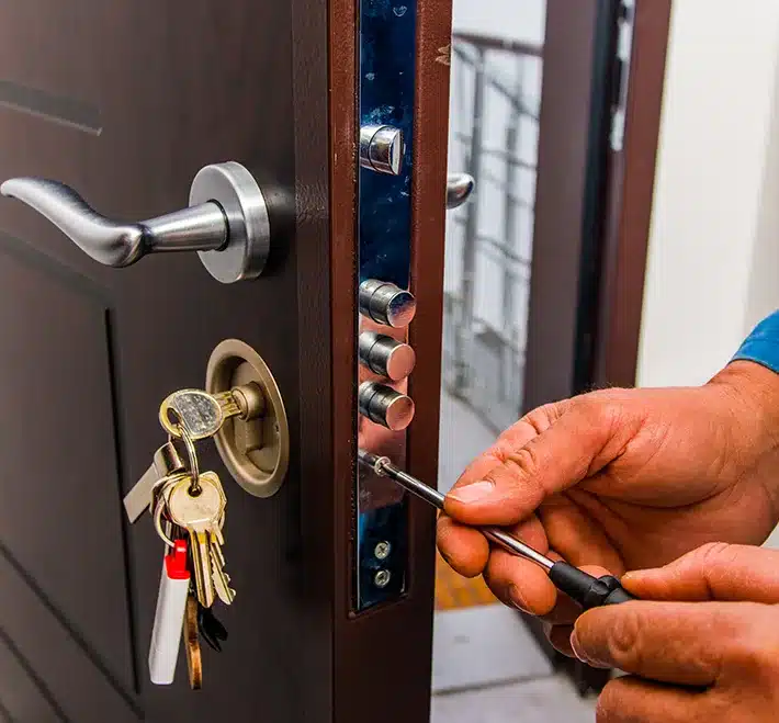 service de dépannage serrurerie urgent à paris 8, près de l'avenue haussmann. intervention rapide et professionnelle pour tous vos besoins en serrurerie.