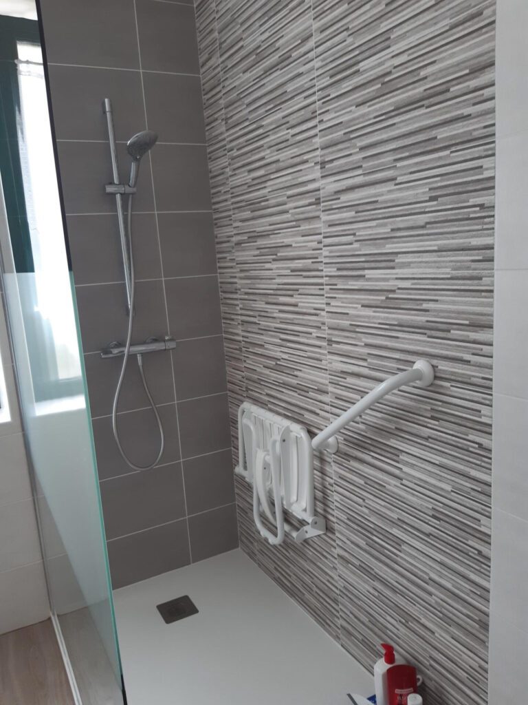 obtenez un devis gratuit et personnalisé pour l'installation ou la rénovation de votre douche. comparez les prix des professionnels et trouvez la solution adaptée à votre budget.