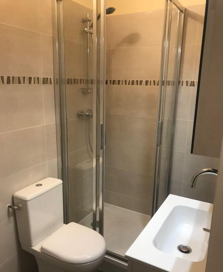 obtenez un devis rapide pour la rénovation de votre salle de bain à paris 11. service professionnel, devis clair et personnalisé pour tous vos projets.
