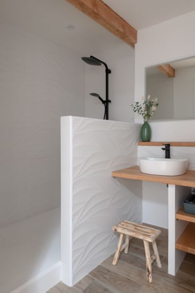 découvrez combien de temps prend la création d'une salle de bain, étape par étape, pour planifier efficacement vos travaux et obtenir un résultat parfait.