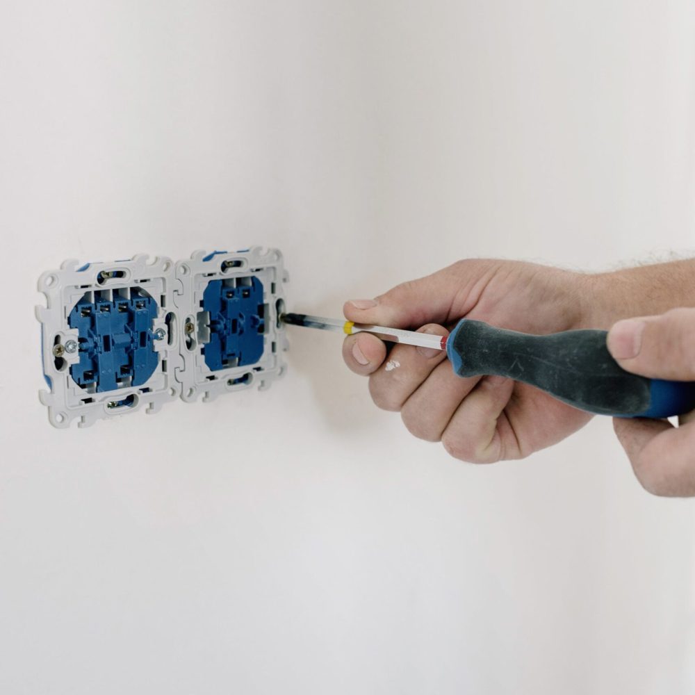 électricien professionnel à paris 11, disponible 24/7 pour tous vos travaux d'électricité. intervention rapide et efficace, dépannage d'urgence garanti.