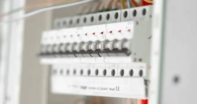 électricien paris 11 disponible 24h/24 et 7j/7 pour tous vos besoins en électricité. intervention rapide, sécurisée et professionnelle à tout moment.