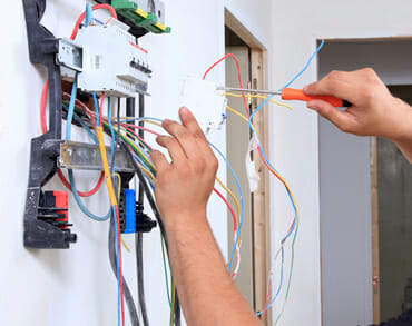 électricien expert à paris spécialisé en rénovation. interventions rapides et fiables pour tous vos projets électriques locaux.