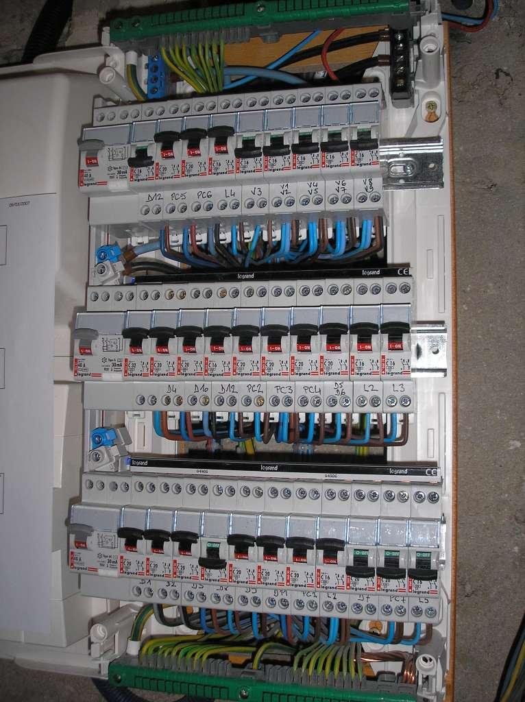 électricien urgence paris 11 : intervention rapide et efficace pour tous vos problèmes électriques dans le 11ème arrondissement. disponibilité 24/7 pour dépannage, réparation et installation.