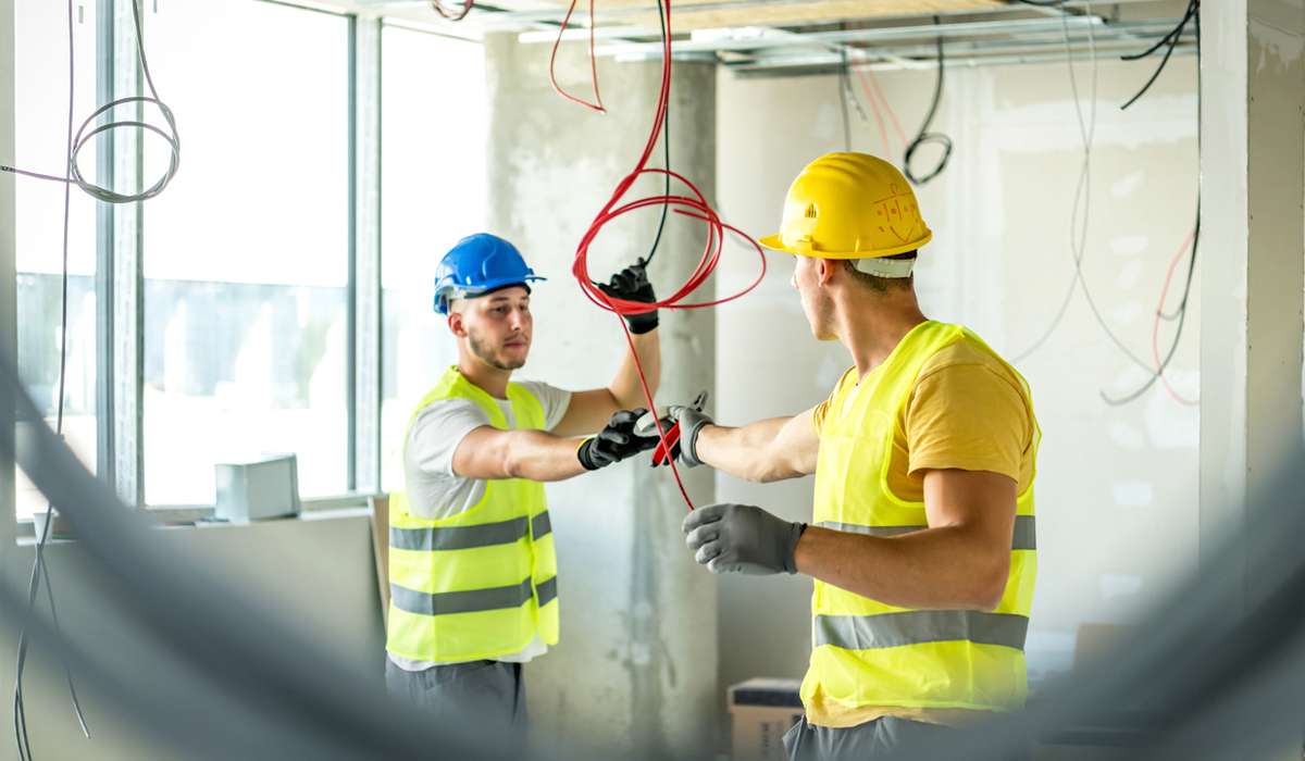 trouvez un électricien qualifié pour tous vos travaux électriques résidentiels et commerciaux. installation, réparation et maintenance en toute sécurité.