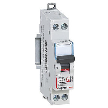 assurez la sécurité électrique de votre maison avec nos solutions fiables et conformes aux normes. installation, maintenance et conseils pour un foyer protégé.