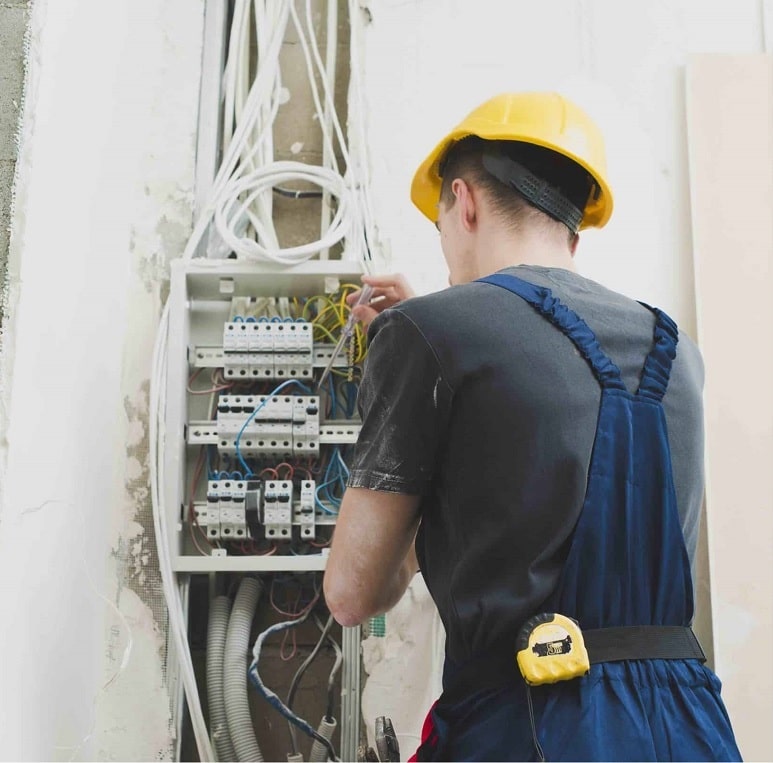 découvrez vos solutions pour gérer les pannes électriques et assurer la conformité de vos installations à paris. experts en électricité, intervention rapide et conseils personnalisés.