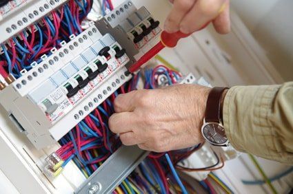 service d'électricité à paris spécialisé dans la réparation et la mise aux normes électriques pour assurer sécurité et conformité de vos installations.