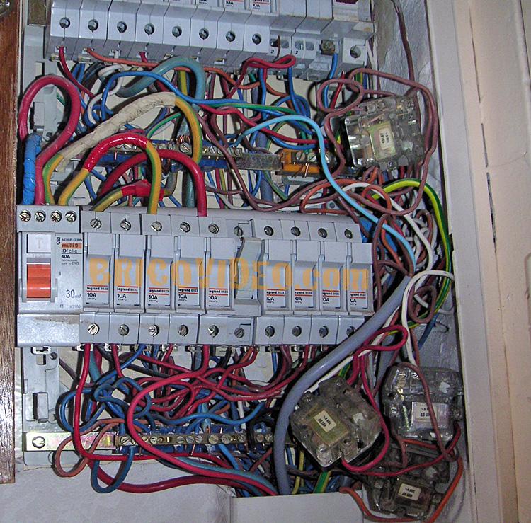 découvrez nos services d'électricité à paris alliant sécurité et performance pour garantir un réseau fiable et conforme dans votre habitation ou entreprise.