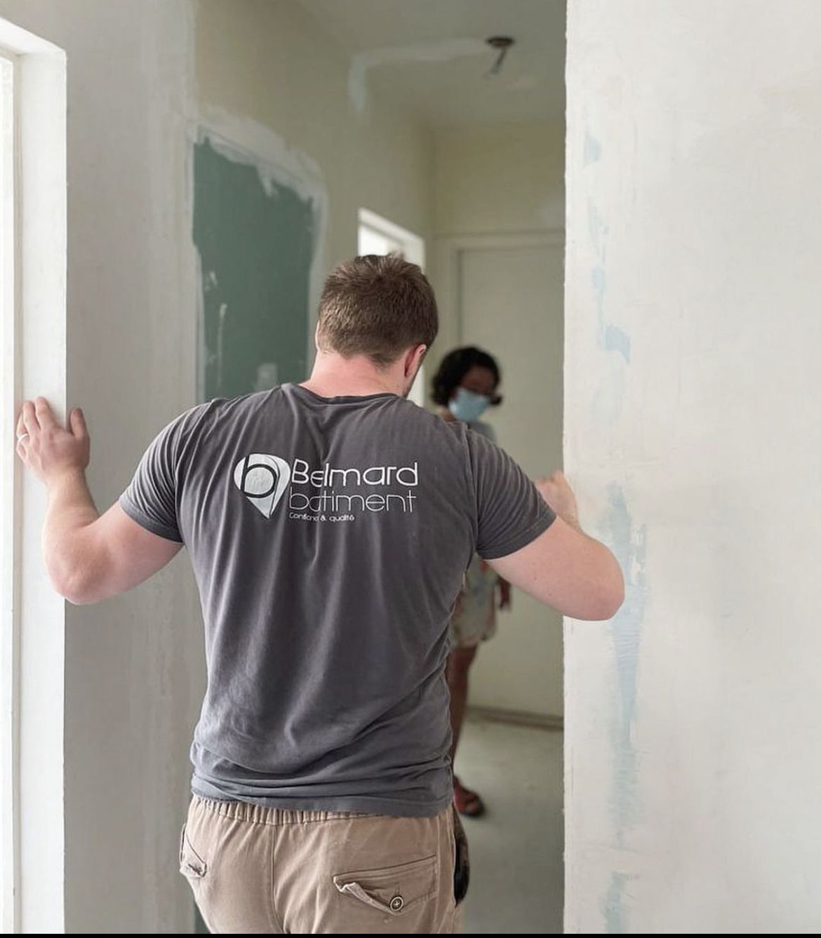 découvrez notre entreprise tous corps d'état clé en main, spécialisée dans la gestion complète de vos projets de construction et rénovation, assurant qualité, délai et sérénité.