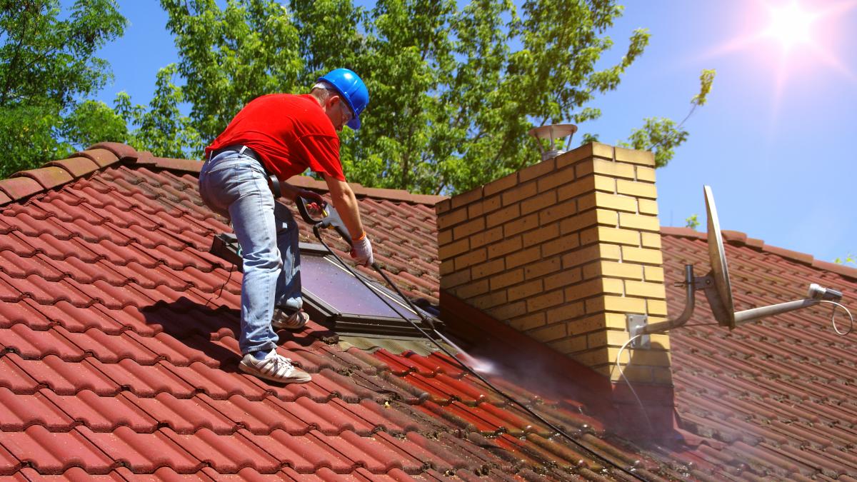 découvrez nos conseils pratiques pour entretenir votre toiture et garantir sa longévité. nettoyage, réparations et maintenance faciles pour protéger votre maison.