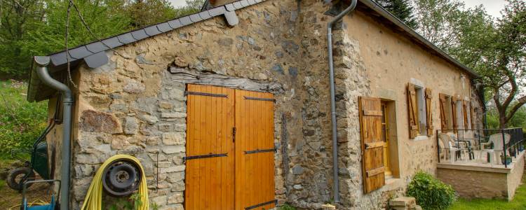 obtenez une estimation précise du prix pour la rénovation d'une ferme ancienne. conseils, coûts et démarches pour valoriser votre bien immobilier rustique.