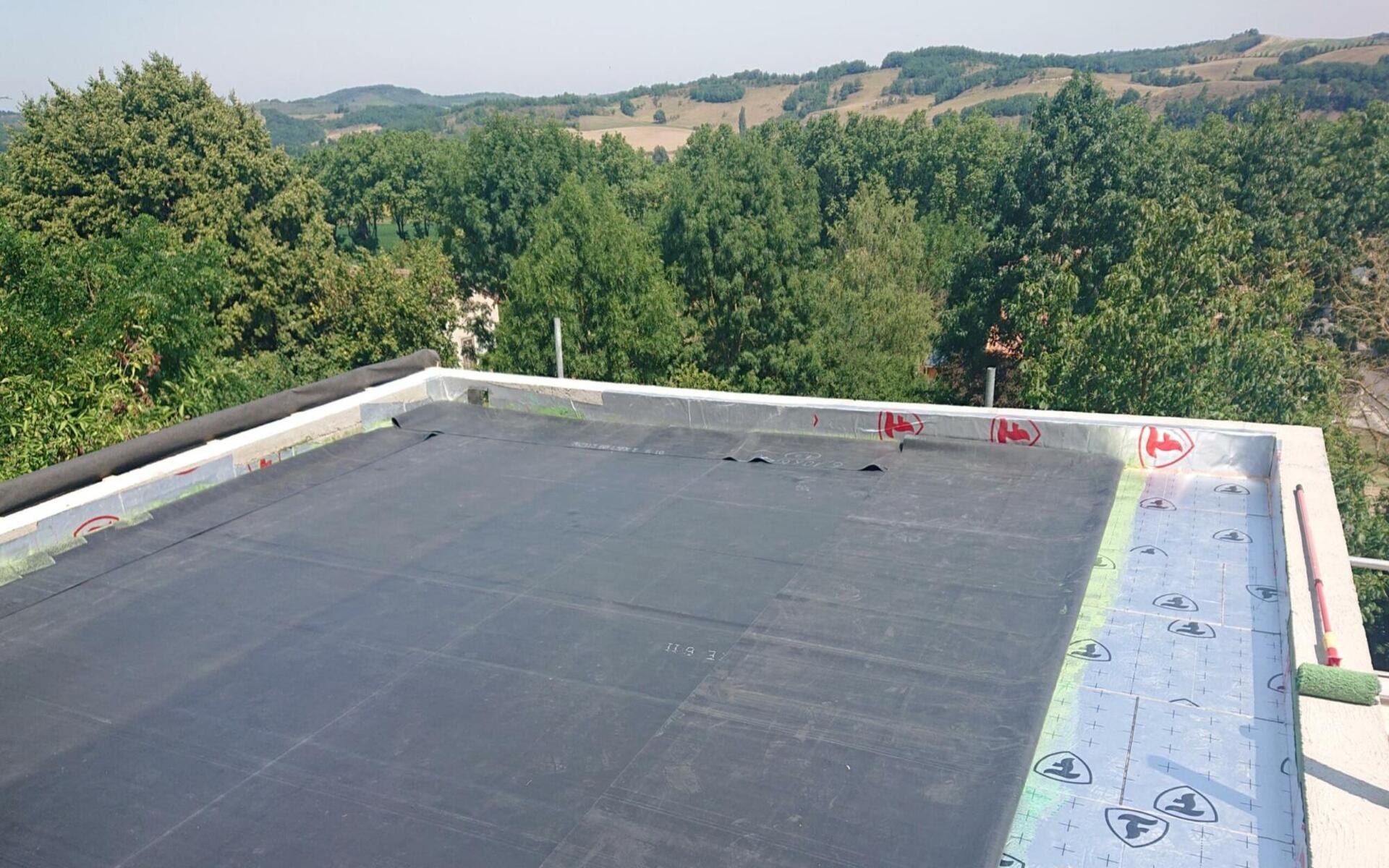 découvrez des solutions durables pour l'étanchéité de votre toiture terrasse, alliant performance et longévité pour protéger efficacement votre bâtiment.