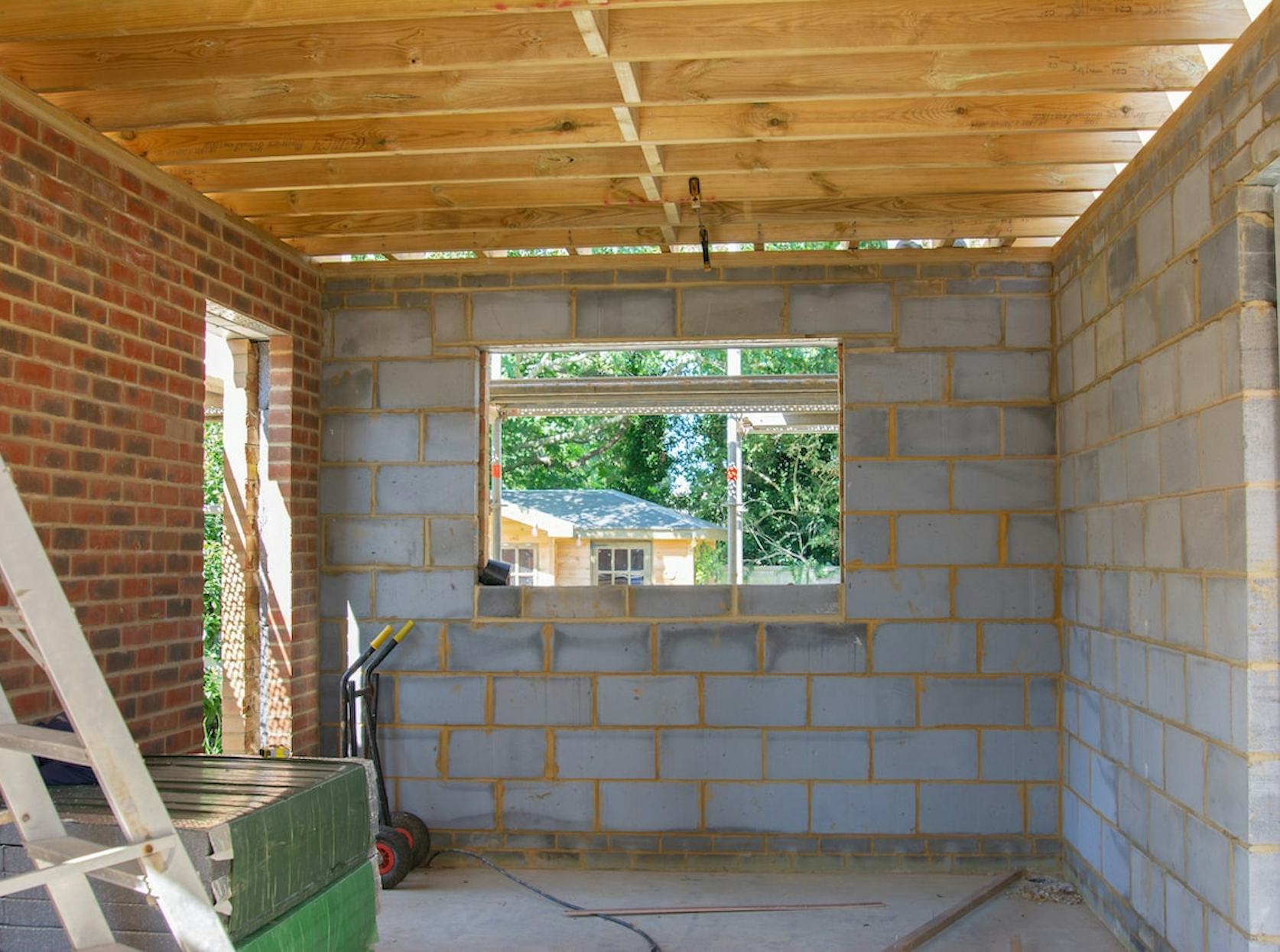 découvrez nos extensions en brique de qualité pour agrandir votre espace de vie avec style et durabilité.