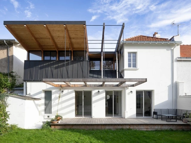 découvrez nos solutions d'extension d'étage pour agrandir et valoriser votre habitation avec style et fonctionnalité.