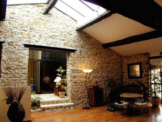 découvrez nos solutions pour l'installation de fenêtres dans un mur porteur, alliant sécurité et esthétique pour votre rénovation.