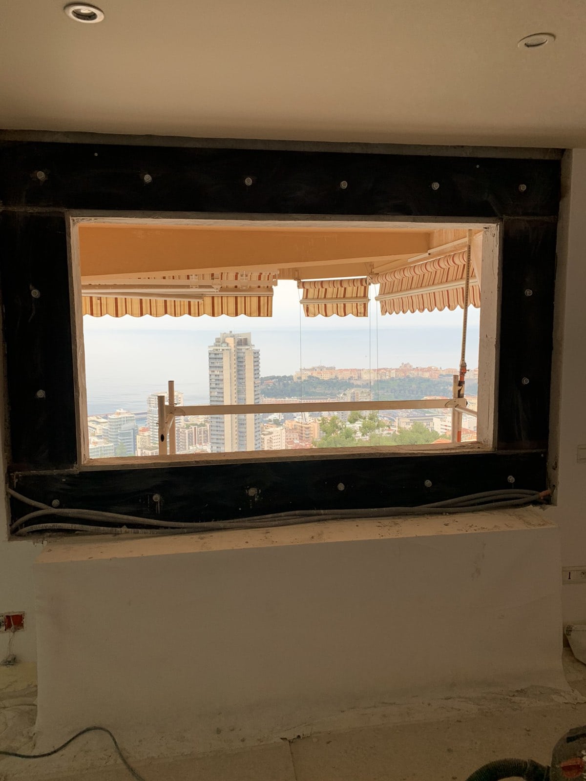 découvrez comment installer une fenêtre dans un mur porteur en toute sécurité. guide complet pour choisir les bonnes techniques et matériaux adaptés.