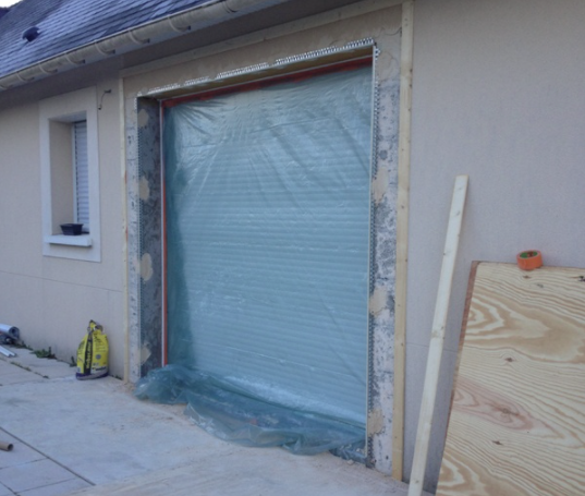 découvrez comment installer une fenêtre dans un mur porteur en toute sécurité, avec des conseils d'experts et les meilleures techniques pour préserver la structure de votre bâtiment.