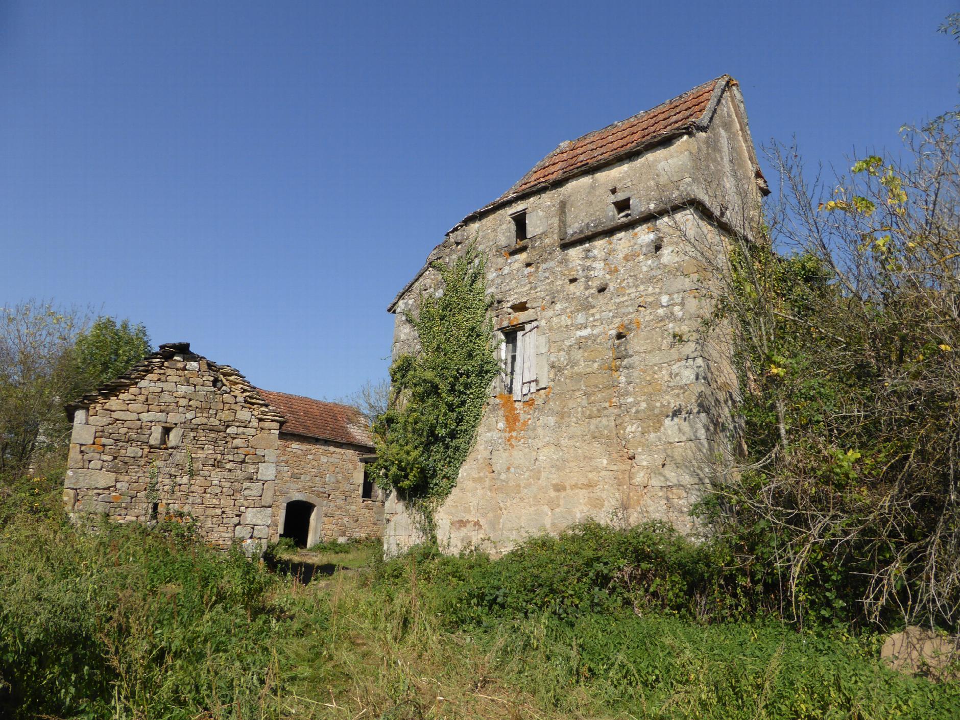 découvrez une ferme à rénover proche du 15e arrondissement de paris, offrant un potentiel unique pour un projet de rénovation à deux pas de la capitale.