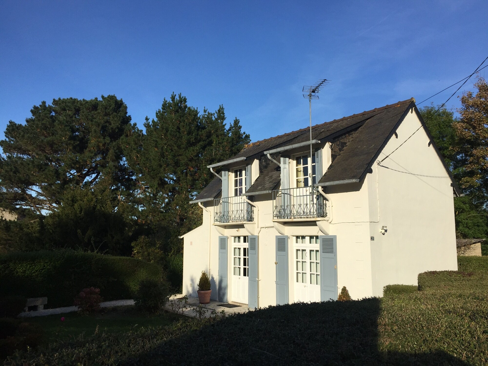 découvrez la fermette toit, un havre de charme et d'authenticité alliant confort rustique et ambiance chaleureuse pour une escapade unique.