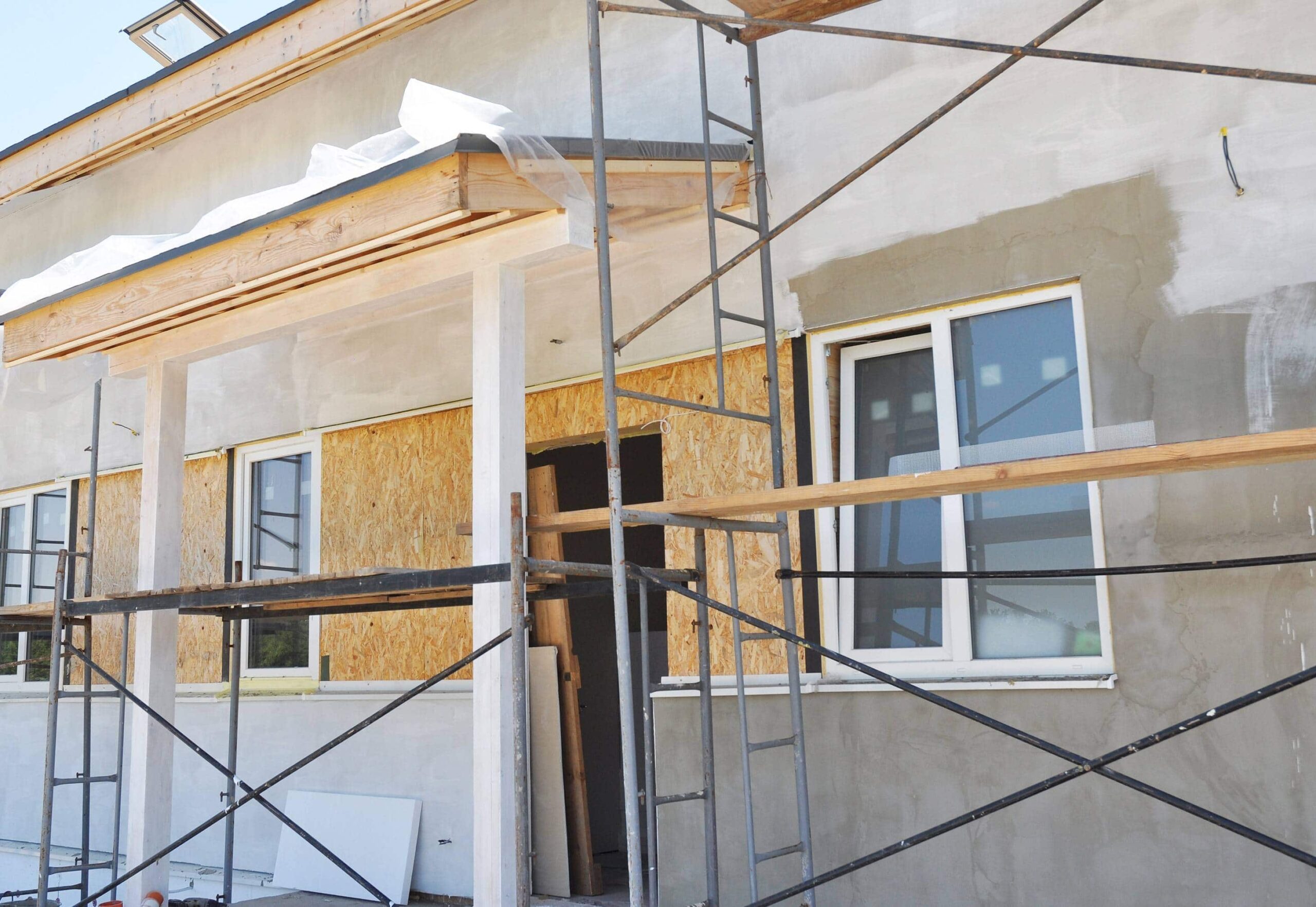 découvrez à quelle fréquence effectuer un ravalement de façade pour votre maison afin de préserver son esthétique et protéger vos murs des intempéries.